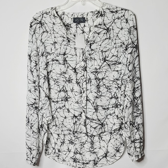 ASTR The Label hi lo black white button down long sleeve blouse sz XS - Picture 3 of 9